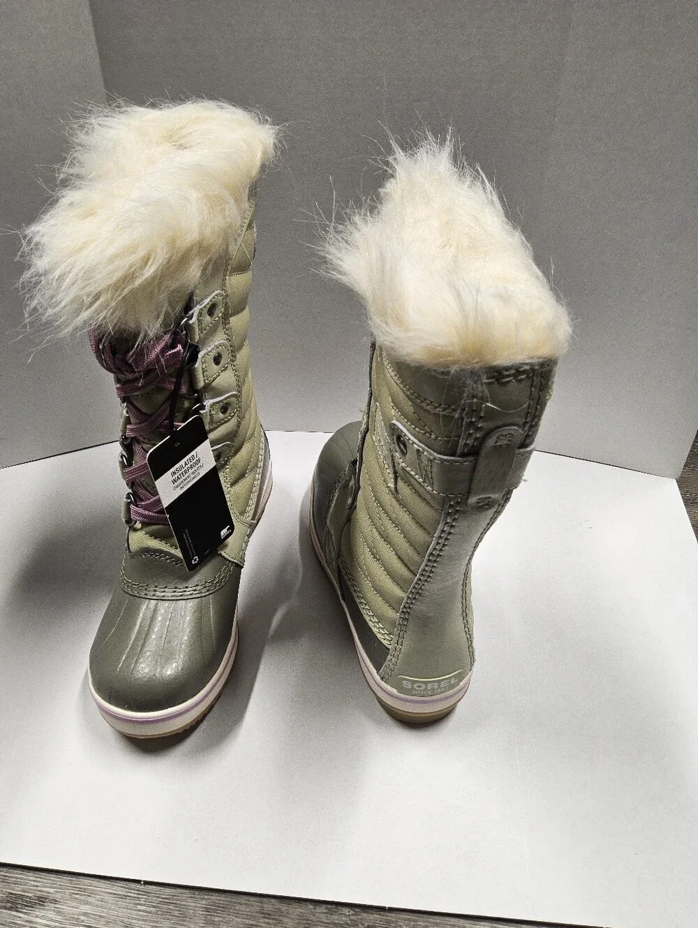 Youth Size 1 Faux Fur Trim Winter Boots Light Green & Gray withLavender Laces